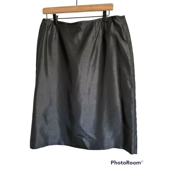 Le Suit Dresses & Skirts - Le Suit Essentials Black Pencil‎ Skirt Size 6